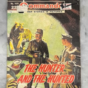 Puede incluir: Portada de cómic vintage "Commando", titulada "The Hunter and the Hunted". La ilustración muestra soldados y un tigre. El título del cómic es rojo, con el número y el precio de la edición.