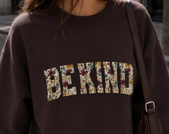 Sudadera "Sé amable", cuello redondo floral, top inspirador, sudadera Gildan, suéter con mensaje positivo, regalo de salud mental para profesores, suéter cómodo