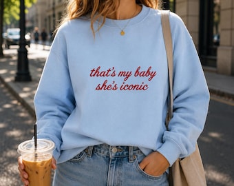 Sudadera "That's My Baby She's Iconic", regalo para tu mejor amiga, sudadera de cuello redondo para fiestas, sudadera Gildan, sudadera para festivales, sudadera para conciertos.