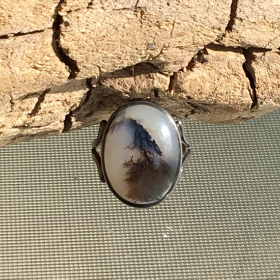 Late Victorian to early 1920's Scenic Agate Ring