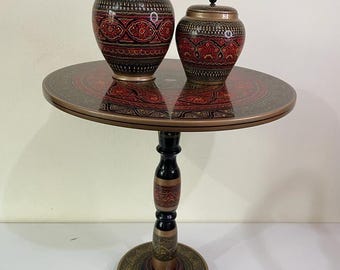 Handgeschilderde houten sokkeltafel met potten – Boho rustiek boerderijaccentmeubel