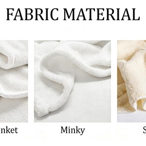 Pu&ograve; includere: Immagine che mostra tre tipi di tessuto bianco: Fleece Blanket, Minky e Sherpa. I tessuti sono morbidi e soffici. Il testo "FABRIC MATERIAL" &egrave; in alto nell'immagine.