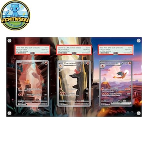 Puede incluir: Tres cartas coleccionables de Pokémon calificadas con Charmander, Charmeleon y Charizard. Cada carta está dentro de un soporte protector con una etiqueta PSA. Las cartas muestran ilustraciones vibrantes de la serie Sol y Luna.
