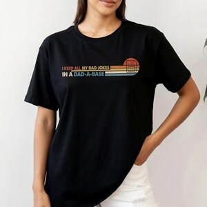 Maglietta minimalista con battuta da papà, maglietta Dad-A-Base, maglietta divertente da papà nerd, maglietta umoristica da programmatore, regalo geek per papà, maglietta semplice da programmare