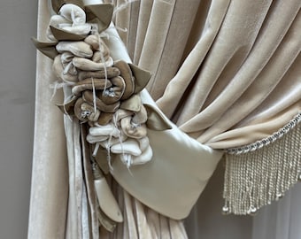 Prendedor de cortina artesanal com flores de tecido | Elegante prendedor de cortina bege