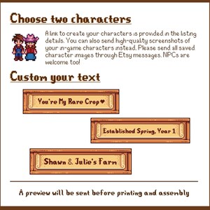 Puede incluir: Gr&aacute;fico marr&oacute;n con texto que dice "Elige dos personajes" y "Personaliza tu texto". Debajo, tres letreros de madera con texto: "You're My Rare Crop", "Established Spring, Year 1" y "Shawn & Julie's Farm".
