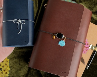 Funda personalizada para cuaderno tríptico A5 de cuero curtido vegetal, cuaderno de viaje recargable a medida.