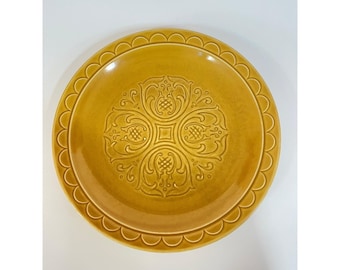 Vintage Homer Laughlin St. Regis Mustard Yellow Scalloped Dinner Plate USA 10"