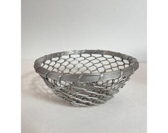 Vintage Silver Chunky Metal Wire Mesh Woven Basket Round Decorative Bowl 8 Inch