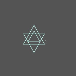 Op de afbeelding: Een geometrisch ontwerp met een lichtblauwe stervorm bestaande uit onderling verbonden driehoeken en lijnen. Het ontwerp is gecentreerd op een donkergrijze achtergrond, wat een minimalistische esthetiek creëert.