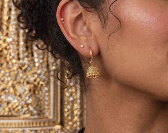 Pendientes de aro Jhumka dorados, mini pendientes Jhumki, chapados en oro de 18 quilates, colgantes étnicos indios, joyería de aros pequeños