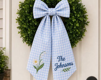 Blaue Gingham-Kranz-Schärpe, personalisierte gesticktes Familien-Namensband, Bauernhaus-Blumentürdekor, kundenspezifischer Sommerkranz-hängender Schwanz