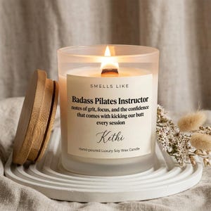 Rolig present till pilatesinstruktör, personligt pilatesljus för henne, födelsedagspresent till fitnessälskare, luktar som hundra doftande soja bild 1