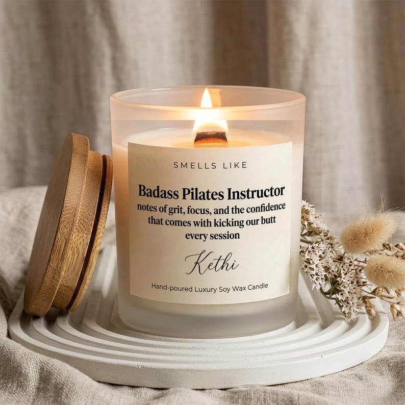 Rolig present till pilatesinstruktör, personligt pilatesljus för henne, födelsedagspresent till fitnessälskare, luktar som hundra doftande soja bild 1