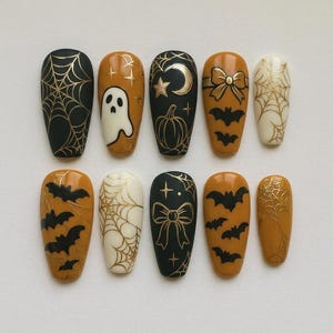 Unghie finte nere e arancioni per Halloween, set di unghie finte a forma di zucca con ragnatela dorata, fantasma, pipistrello, fiocco, unghie finte a forma di bara, unghie finte gotiche fatte a mano da incollare.