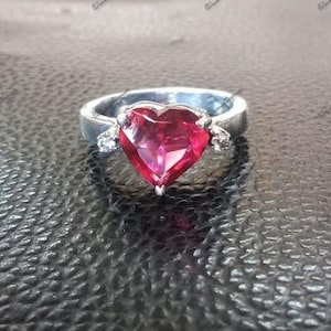 Anello di fidanzamento/matrimonio per lei con rubino rosso naturale taglio a cuore da 4,25 carati / pietra preziosa Manik, realizzato a mano in argento sterling 925.