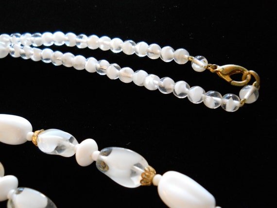 Vintage Beaded Necklace 24 Inch Milk Glass and Gi… - image 5