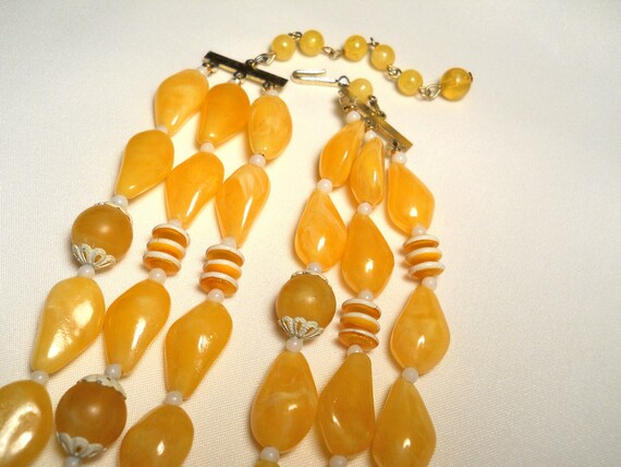 Vintage Butterscotch Yellow and White Beaded Trip… - image 5