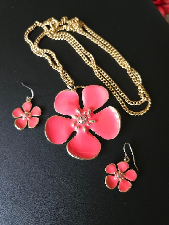 Vintage Avon Daisy Flower Necklace and Earring Set