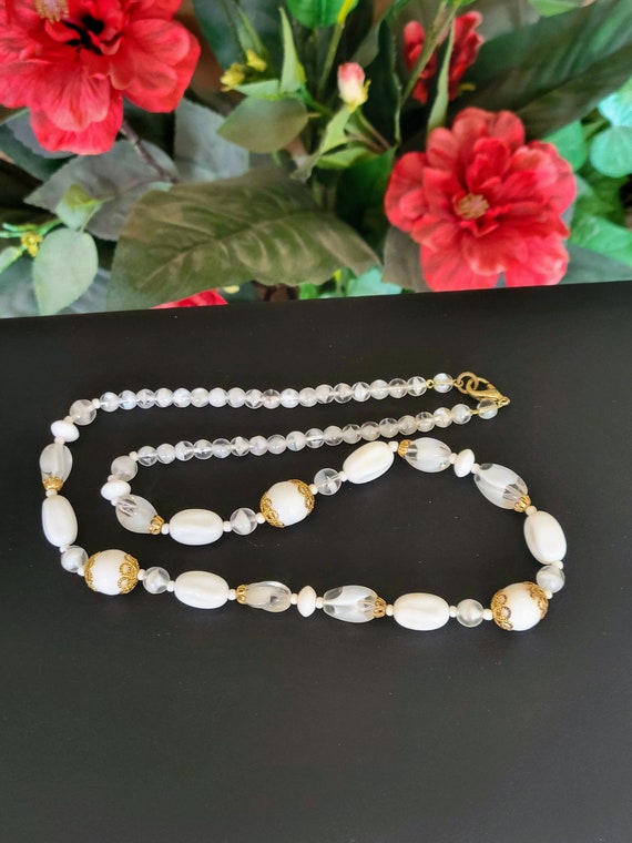 Vintage Beaded Necklace 24 Inch Milk Glass and Gi… - image 7