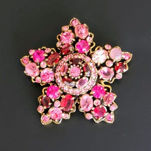 Vintage Star Shaped Rhinestone Brooch Pin