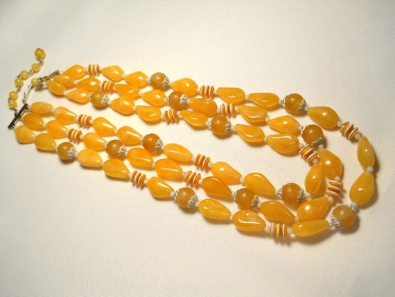 Vintage Butterscotch Yellow and White Beaded Trip… - image 4