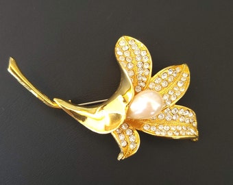 Vintage Faux Pearl and Rhinestone Flower Brooch Pin