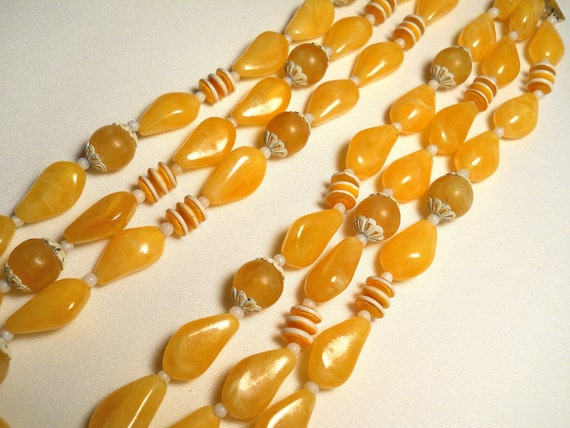 Vintage Butterscotch Yellow and White Beaded Trip… - image 7