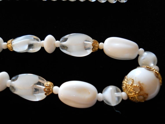 Vintage Beaded Necklace 24 Inch Milk Glass and Gi… - image 4