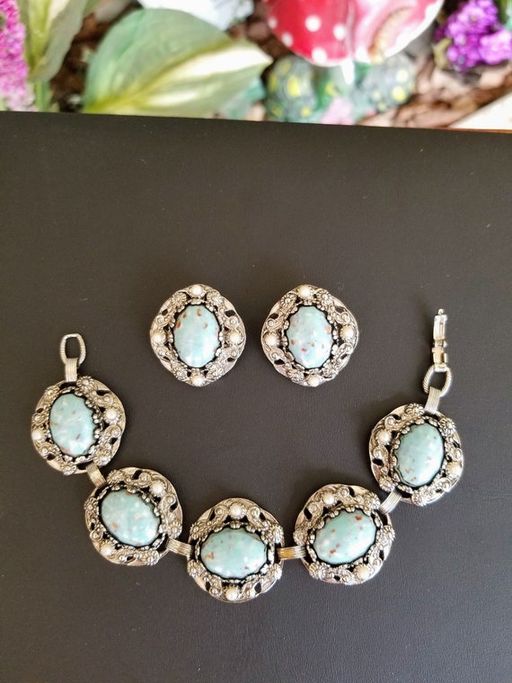Vintage Faux Turquoise and Faux Pearl Bracelet an… - image 4