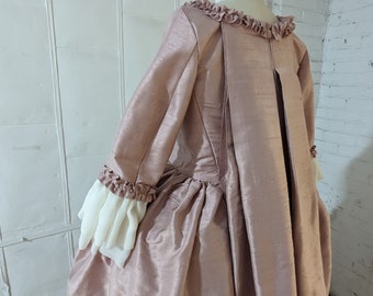 Saqueback / robe francaise / watteau back panel
