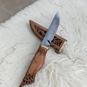 Handgefertigtes Messer mit Klinge aus den 60er Jahren Outdoor-Werkzeug aus geschmiedetem Stahl | Nordisch inspiriertes Geschenk | Campinggeschirr