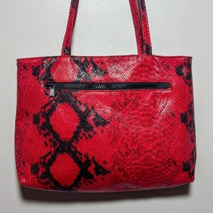 2000s Large are Faux Snakeskin Tote Purse