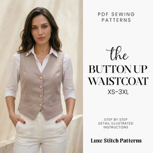 Puede incluir: Una mujer con un chaleco abotonado beige sobre una camisa blanca y pantalones blancos. El chaleco tiene botones dorados. El texto dice "The Button Up Waistcoat" y "XS-3XL". La imagen es para patrones de costura PDF.