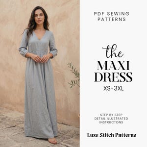 Op de afbeelding: Een vrouw draagt een lichtgrijze maxi-jurk met lange mouwen en een V-hals. De jurk is vloerlang en heeft een geplooid taille. Tekst op de rechterkant luidt "the MAXI DRESS XS-3XL" en "PDF SEWING PATTERNS".
