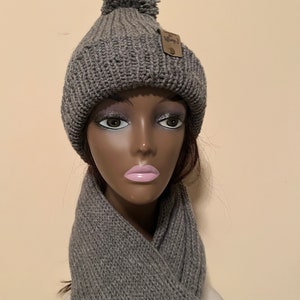 Handmade Knit Hat and Scarf Gift Free Shipping Free Shipping soft yarn winter accessory Gift Under 60 imagem 2