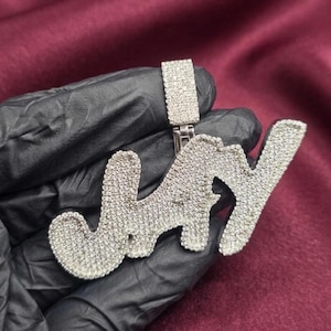 Anpassat namn JAY-hänge Iced Out Moissanite-bokstav Vitt guldpläterat personligt smycke