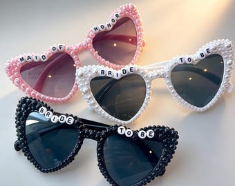 Okulary przeciwsłoneczne z perłami na zamówienie, na wieczór panieński, dla przyszłej panny młodej, dla druhen w kształcie serca, na ślub, wyjątkowy prezent ślubny