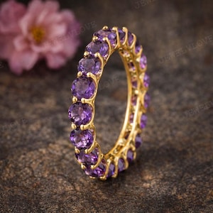 Anello a fascia intera con ametista, pietra portafortuna di febbraio, anello in oro massiccio 14 carati, fede nuziale d'ispirazione vintage, anello impilabile per anniversario.
