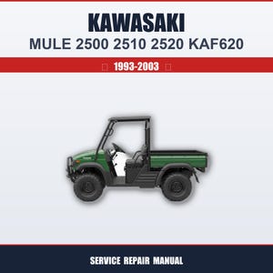Op de afbeelding: Groen Kawasaki Mule bedrijfsvoertuig met zwarte banden en een zwart dak. De tekst "KAWASAKI MULE 2500 2510 2520 KAF620 1993-2003" wordt boven het voertuig weergegeven. De woorden "SERVICE REPAIR MANUAL" staan onderaan.