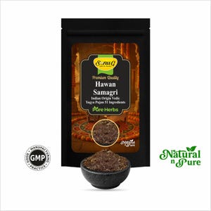 Puede incluir: Un juego de tres tazas de cerámica con un esmalte moteado de color crema. Cada taza presenta un diseño floral pintado a mano en tonos azules, verdes y amarillos. Las tazas tienen una forma simple y redondeada y un asa cómoda.