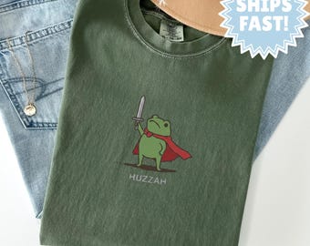 Comfort Colors Huzzah Frog Shirt, Trendy Funny DnD T-Shirt, Renaissance Faire Frog Tee Gift for Him or Her, Unisex Stylish Gamer Graphic Top