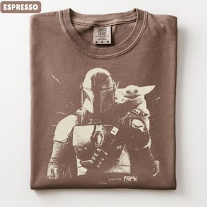 Vintage Mandalorian och Grogu-skjorta Star Wars-grafik-t-shirt Retro Star Wars-t-shirt Komfortfärger Mandalorian-t-shirt Mandalorian-filmskjorta bild 2