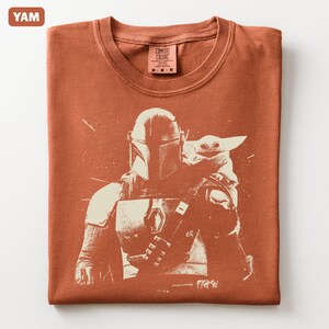 Vintage Mandalorian och Grogu-skjorta Star Wars-grafik-t-shirt Retro Star Wars-t-shirt Komfortfärger Mandalorian-t-shirt Mandalorian-filmskjorta bild 6