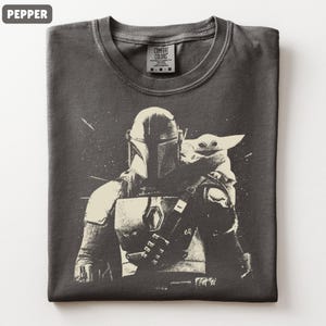 Vintage Mandalorian och Grogu-skjorta Star Wars-grafik-t-shirt Retro Star Wars-t-shirt Komfortfärger Mandalorian-t-shirt Mandalorian-filmskjorta bild 1
