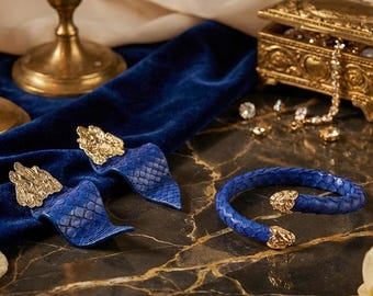 Pulsera y aretes de piel de pitón / Conjunto de joyería llamativa de latón fundido a mano / Accesorio de piel exótica