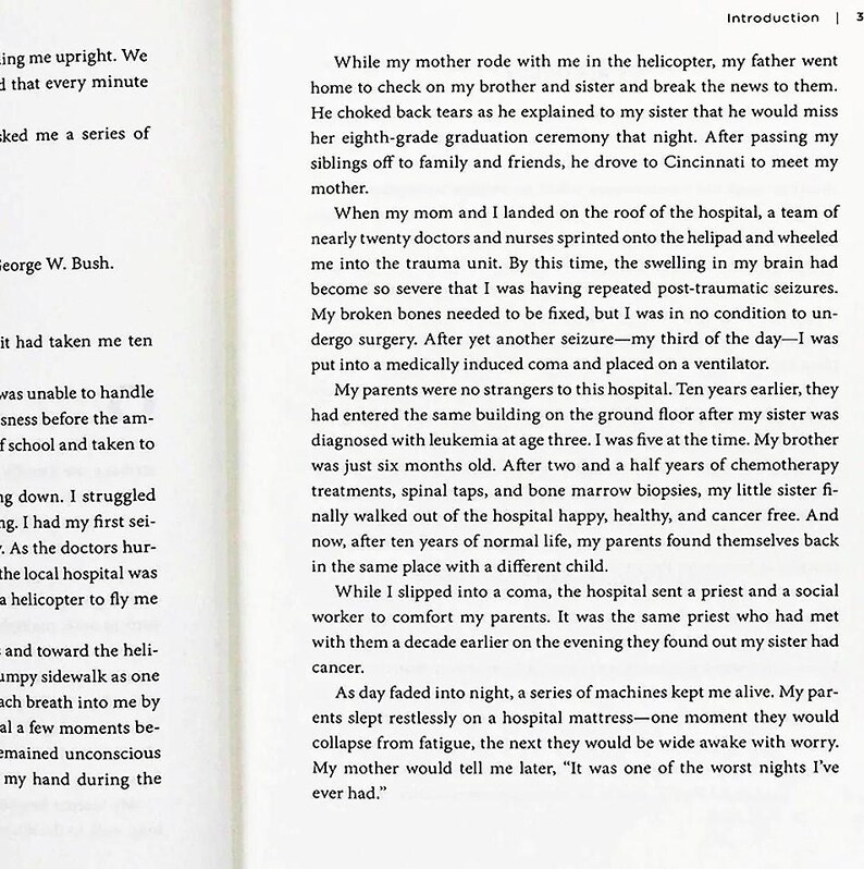 Peut inclure: Pages d'un livre ouvert avec du texte noir. Le texte d&eacute;crit une urgence m&eacute;dicale et des exp&eacute;riences familiales. Le texte est en police serif. La page est l&eacute;g&egrave;rement jaunie.