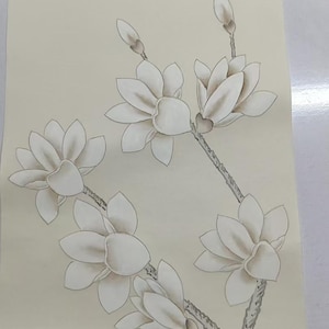 Muestra de papel pintado de seda blanco con estampado floral pintado a mano de lujo / Arte mural minimalista de estilo chinoiserie / Diseño personalizado estilo De Gournay 8x12