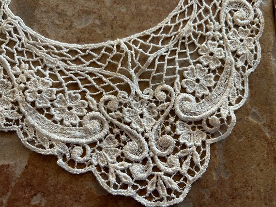 Vintage "LACE COLLAR"   Floral Ivory Color Appliq… - image 2