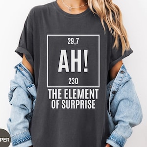 T-shirt « Hail Mary AH » Element of Surprise de Comfort Color Project, t-shirt Ryland Grace Chemistry Joke, graphisme Nerd Science